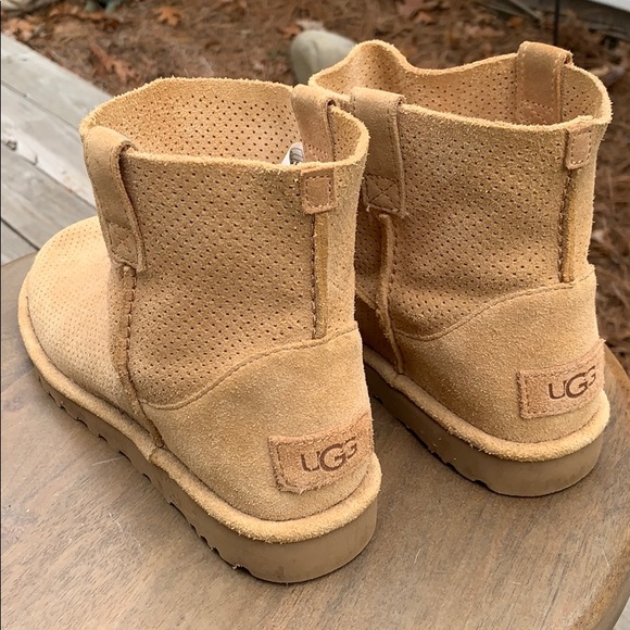 ugg mini perf ugg mini perf